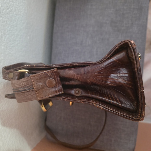 Vintage Chocolate 🍫 Tooled Leather Cliplock Closure Crossbody Bag - Picture 5 of 13